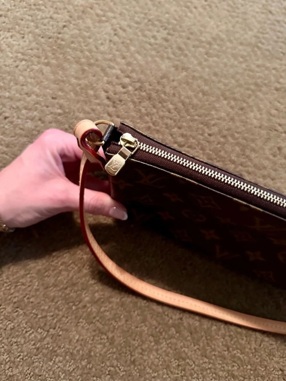 👜PERFECT LIKE NEW Louis Vuitton Monogram Pochette Shoulder Bag👜 - Picture 6 of 13